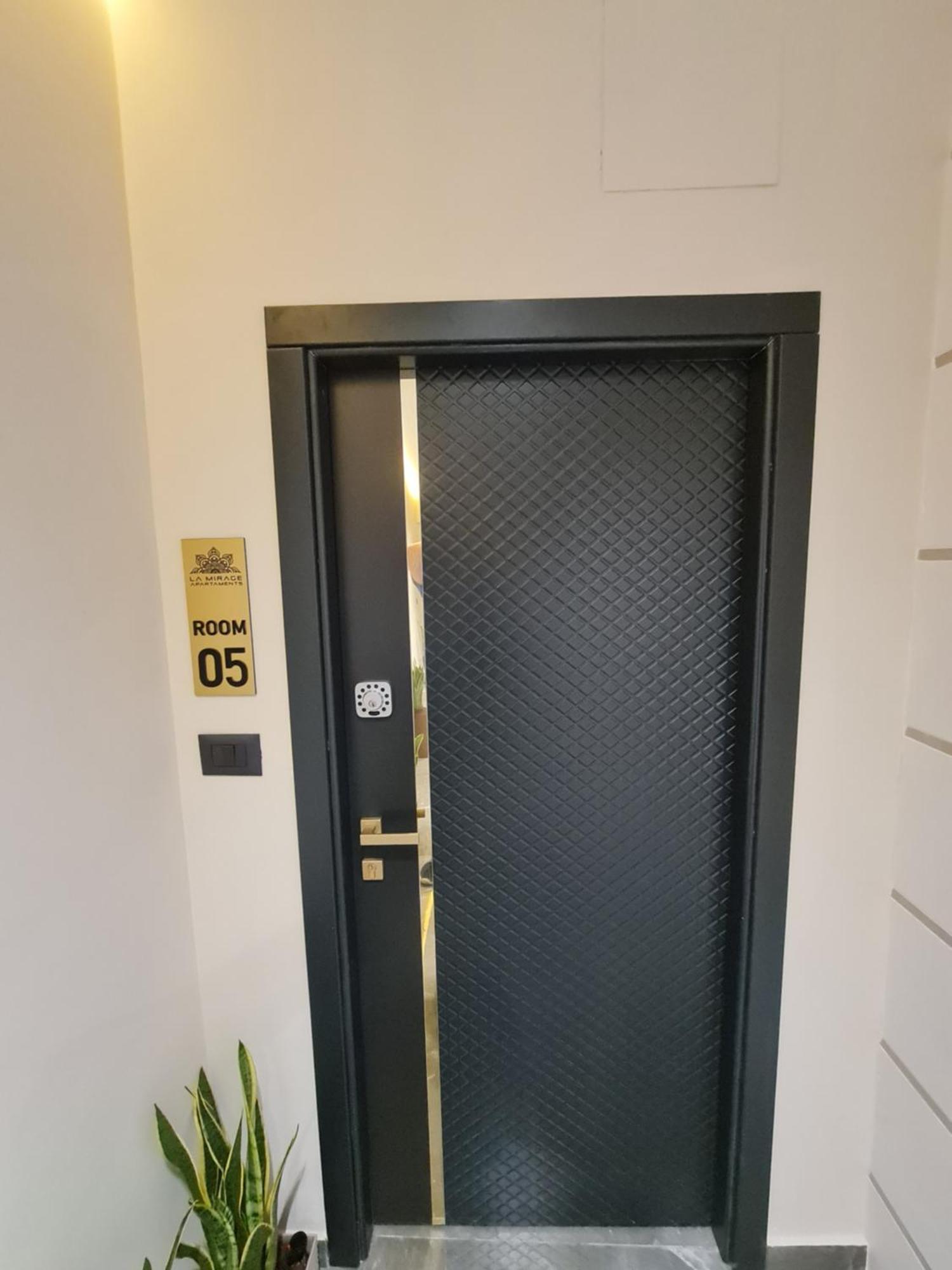 La Mirage Suites & Apartments 地拉那 外观 照片