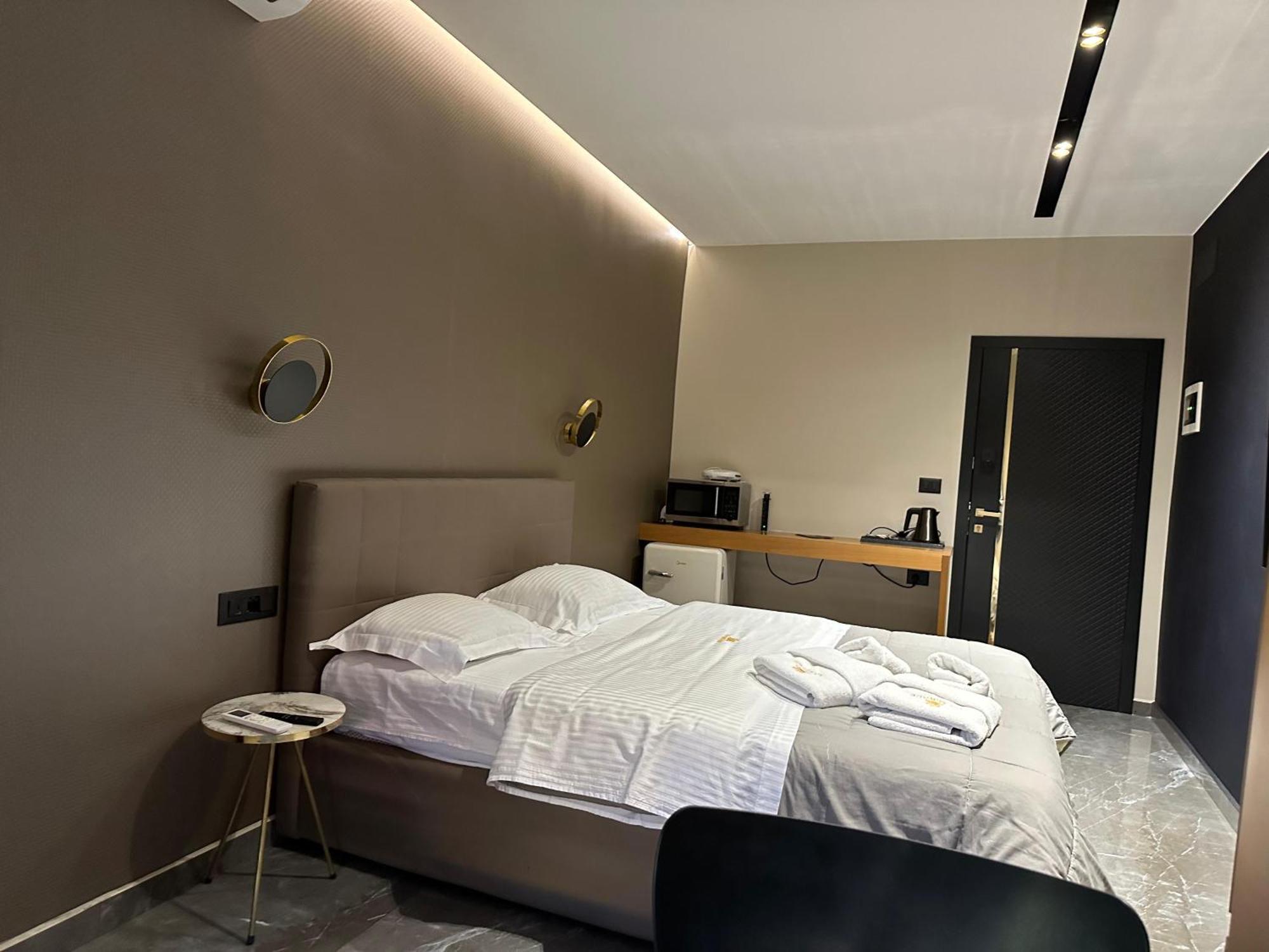 La Mirage Suites & Apartments 地拉那 外观 照片